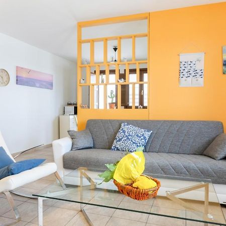 Ferienwohnung Lecce Colorful Flat With Terrace & Parking Exterior foto