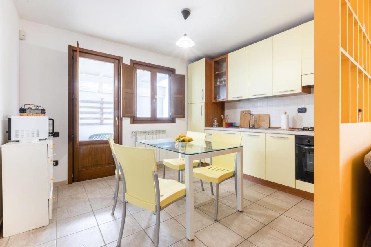Ferienwohnung Lecce Colorful Flat With Terrace & Parking Exterior foto