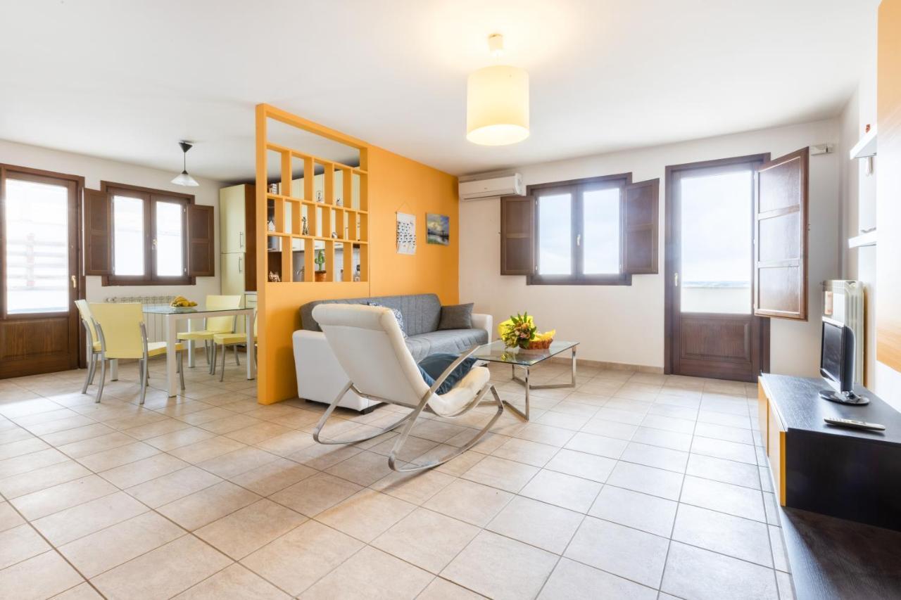Ferienwohnung Lecce Colorful Flat With Terrace & Parking Exterior foto