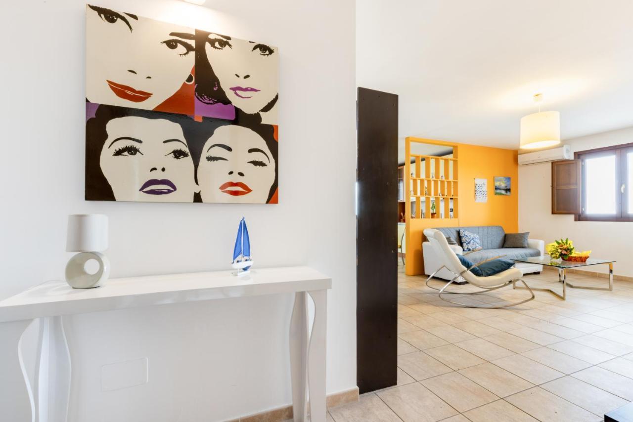 Ferienwohnung Lecce Colorful Flat With Terrace & Parking Exterior foto